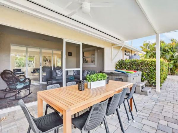 Naples 3 Bedrooms Vacation Pool Home Sleeps 12 Guests