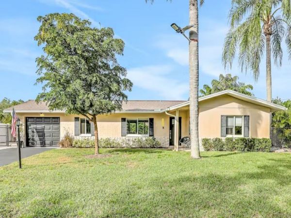Naples 3 Bedrooms Vacation Pool Home Sleeps 12 Guests