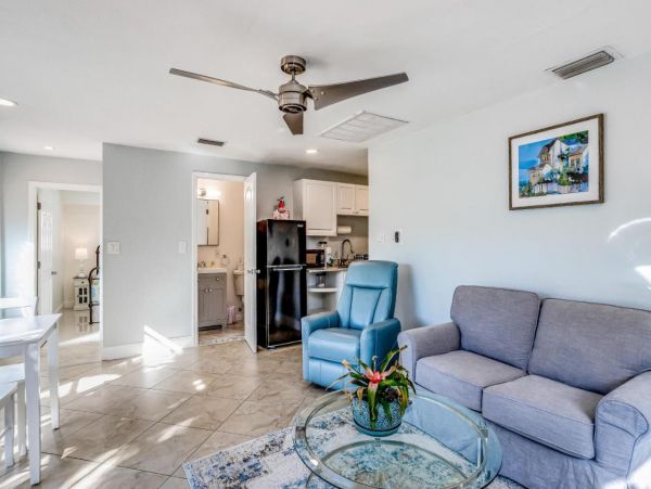 Naples Vacation Home Three Bedroom Plus Guest House