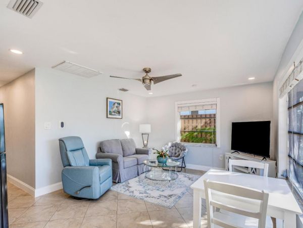 Naples Vacation Home Three Bedroom Plus Guest House