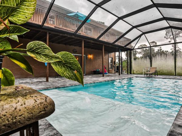 Naples Four Bedroom Vacation Home with Caged Pool