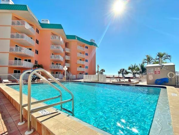 Charming 2 Bedroom Vacation Condo in Indian Shores