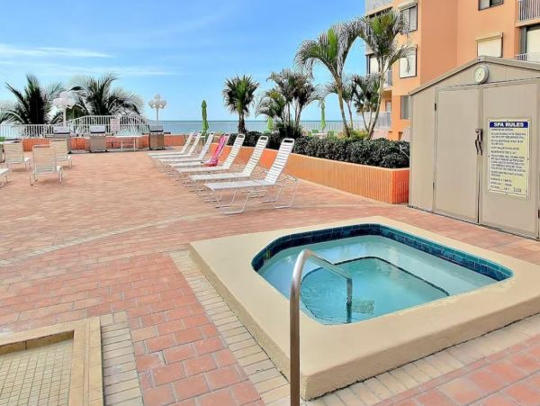 Charming 2 Bedroom Vacation Condo in Indian Shores