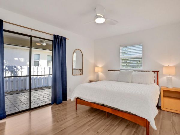 Naples 3 Bedroom Home Sleeps 10 Guests
