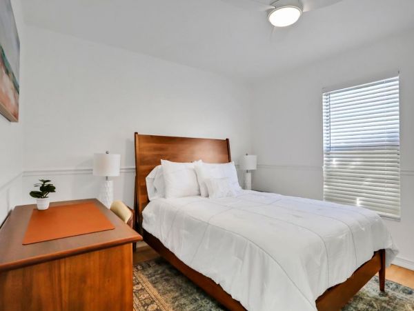 Naples 3 Bedroom Home Sleeps 10 Guests