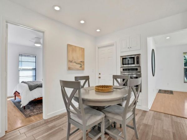 Naples 3 Bedroom Home Sleeps 10 Guests