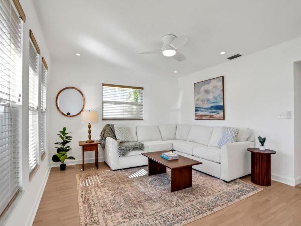 Naples 3 Bedroom Home Sleeps 10 Guests
