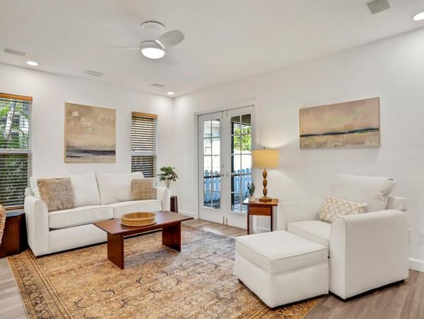 Naples 3 Bedroom Home Sleeps 10 Guests