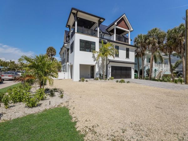 Anna Maria Coastal Luxury Home with Private Pool & Close to Beach