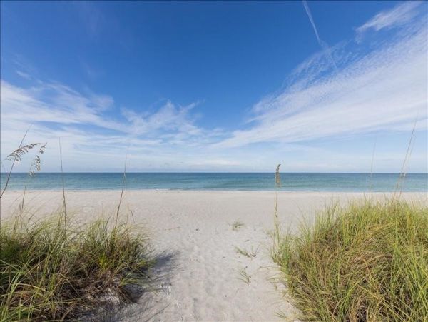 Gulf-Front Luxury Vacation Condo in Longboat Key Sleeps 4
