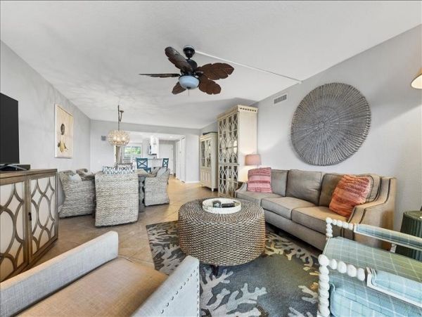 Gulf-Front Luxury Vacation Condo in Longboat Key Sleeps 4