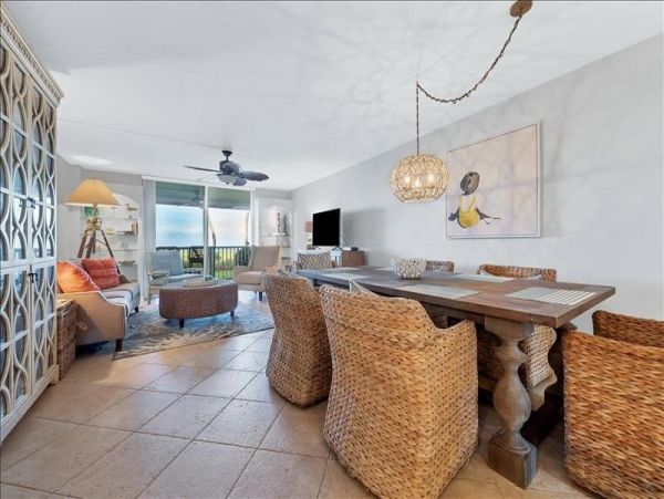 Gulf-Front Luxury Vacation Condo in Longboat Key Sleeps 4