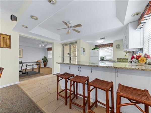 Gulf-Front Luxury Vacation Condo in Longboat Key Sleeps 4