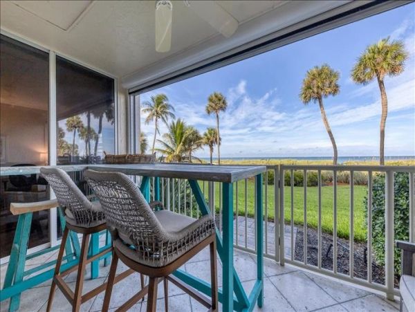 Gulf-Front Luxury Vacation Condo in Longboat Key Sleeps 4