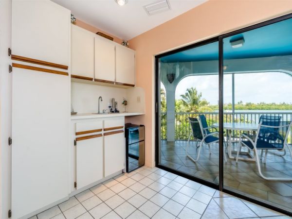 Marathon 3 Bedroom Rental with 360° Views and 80 Ft of Dockage