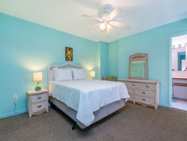 Marathon 3 Bedroom Rental with 360° Views and 80 Ft of Dockage
