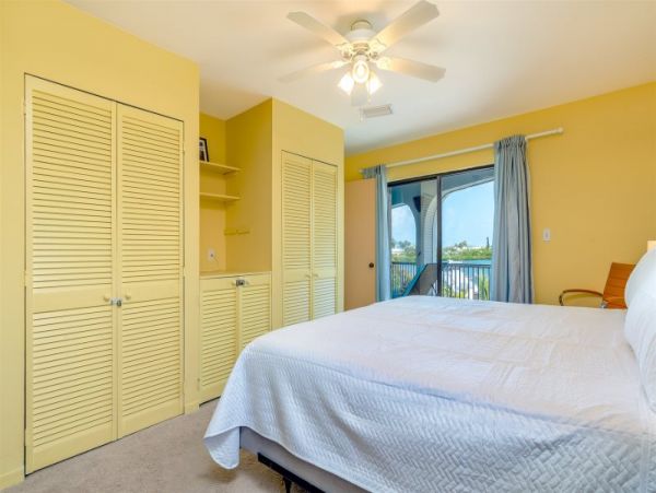 Marathon 3 Bedroom Rental with 360° Views and 80 Ft of Dockage