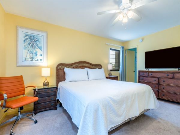 Marathon 3 Bedroom Rental with 360° Views and 80 Ft of Dockage