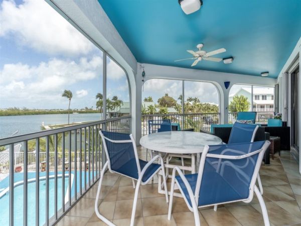 Marathon 3 Bedroom Rental with 360° Views and 80 Ft of Dockage