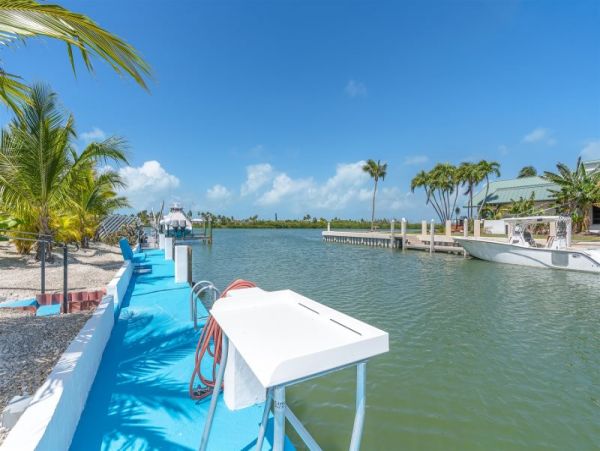 Marathon 3 Bedroom Rental with 360° Views and 80 Ft of Dockage