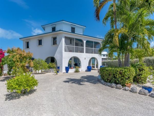 Marathon 3 Bedroom Rental with 360° Views and 80 Ft of Dockage