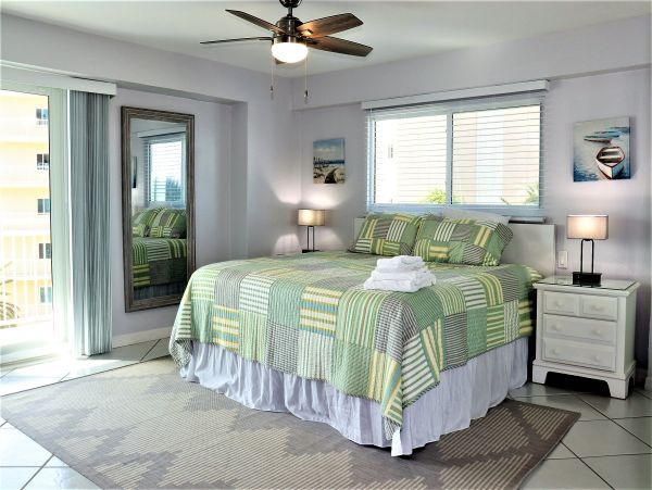 Beachfront Siesta Key Condo Two Bedrooms Sleeps Six