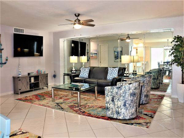 Beachfront Siesta Key Condo Two Bedrooms Sleeps Six