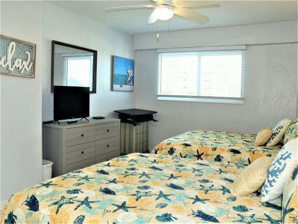 Beachfront Siesta Key Condo Two Bedrooms Sleeps Six