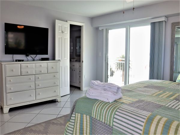 Beachfront Siesta Key Condo Two Bedrooms Sleeps Six