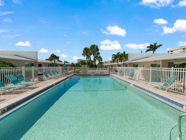 Beachfront Two Bedroom Vacation Rental in Siesta Key