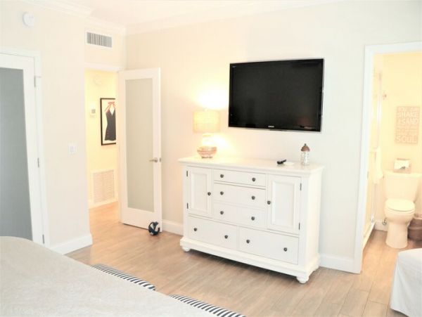 Beachfront Two Bedroom Vacation Rental in Siesta Key