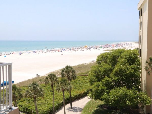 Beachfront Two Bedroom Vacation Rental in Siesta Key