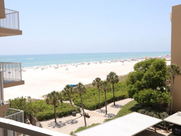 Beachfront Two Bedroom Vacation Rental in Siesta Key