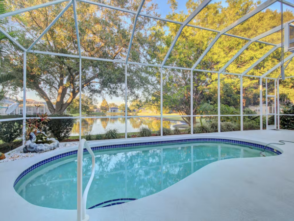 Bradenton Lovely Pool Home Short Drive to Beach