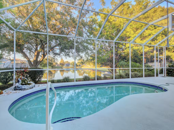 Bradenton Lovely Pool Home Short Drive to Beach