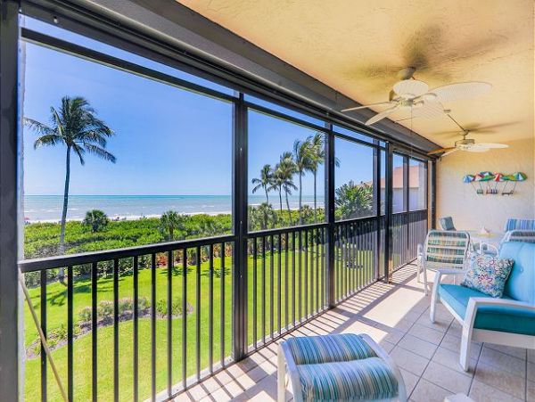 Beachfront Two Bedroom Condo with Great Ocean Views