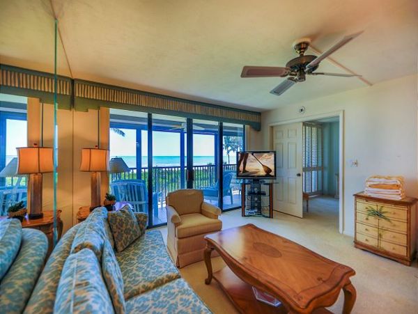 Beachfront Two Bedroom Condo with Great Ocean Views