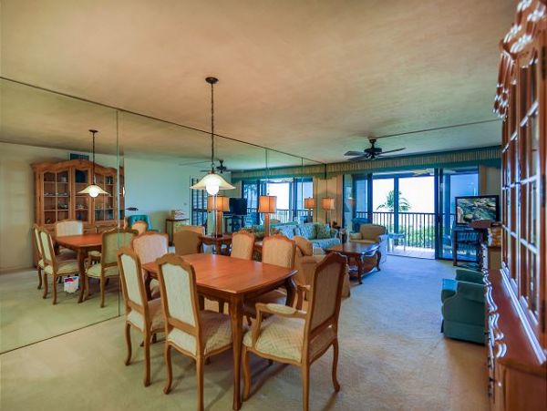 Beachfront Two Bedroom Condo with Great Ocean Views