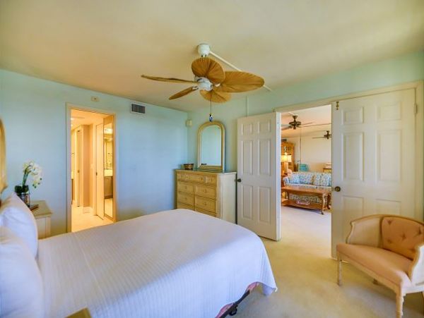 Beachfront Two Bedroom Condo with Great Ocean Views