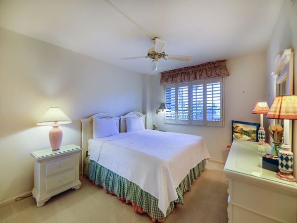 Beachfront Two Bedroom Condo with Great Ocean Views