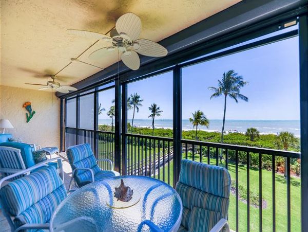 Beachfront Two Bedroom Condo with Great Ocean Views