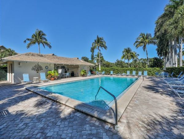 Beachfront Two Bedroom Condo with Great Ocean Views