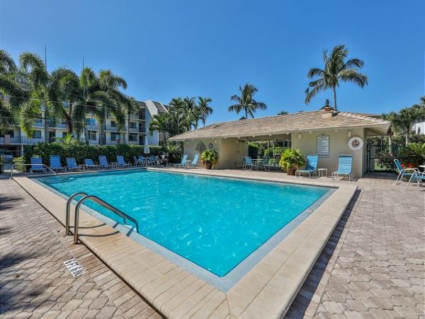 Beachfront Two Bedroom Condo with Great Ocean Views
