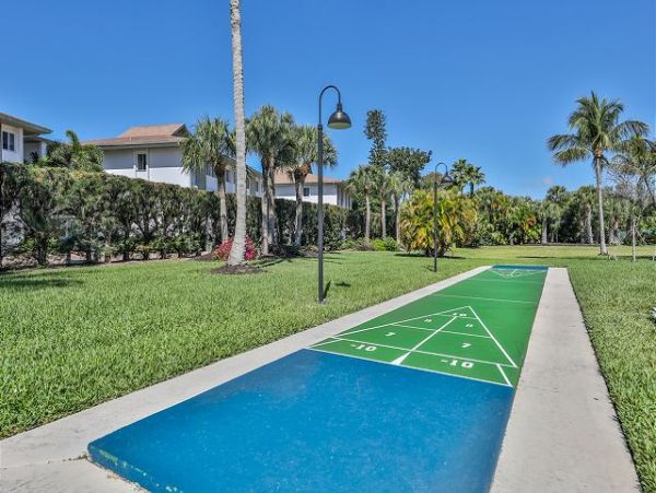 Beachfront Two Bedroom Condo with Great Ocean Views