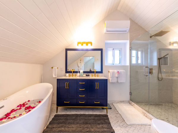 Gorgeous 5 Bedroom Rental with Guest House & Private Pool