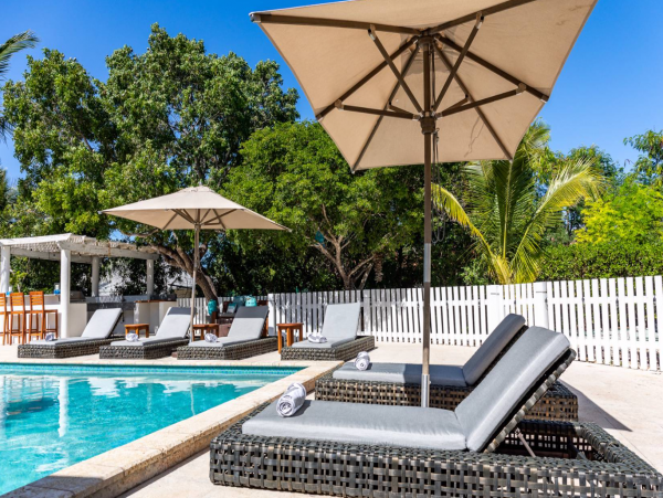 Gorgeous 5 Bedroom Rental with Guest House & Private Pool