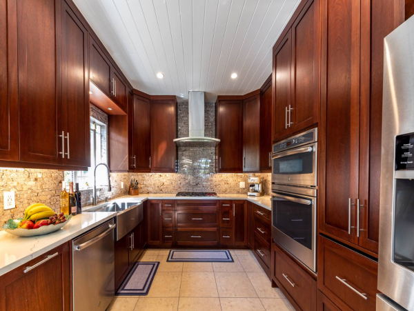 Gorgeous 5 Bedroom Rental with Guest House & Private Pool