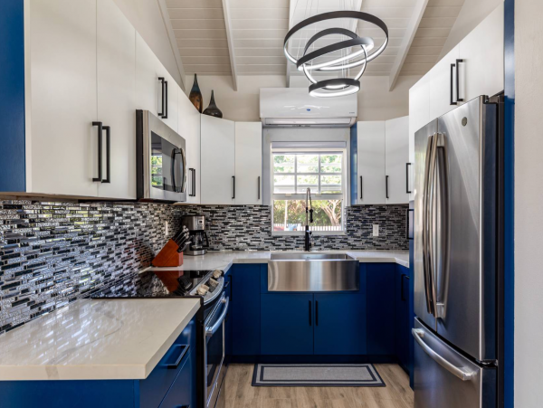 Gorgeous 5 Bedroom Rental with Guest House & Private Pool