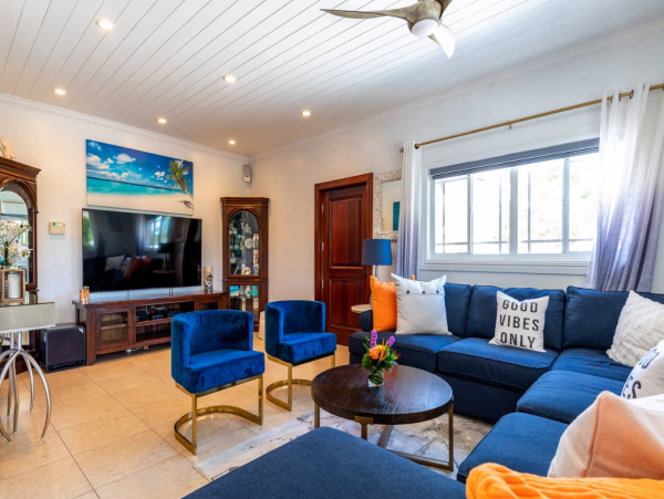 Gorgeous 5 Bedroom Rental with Guest House & Private Pool