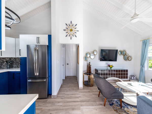 Gorgeous 5 Bedroom Rental with Guest House & Private Pool